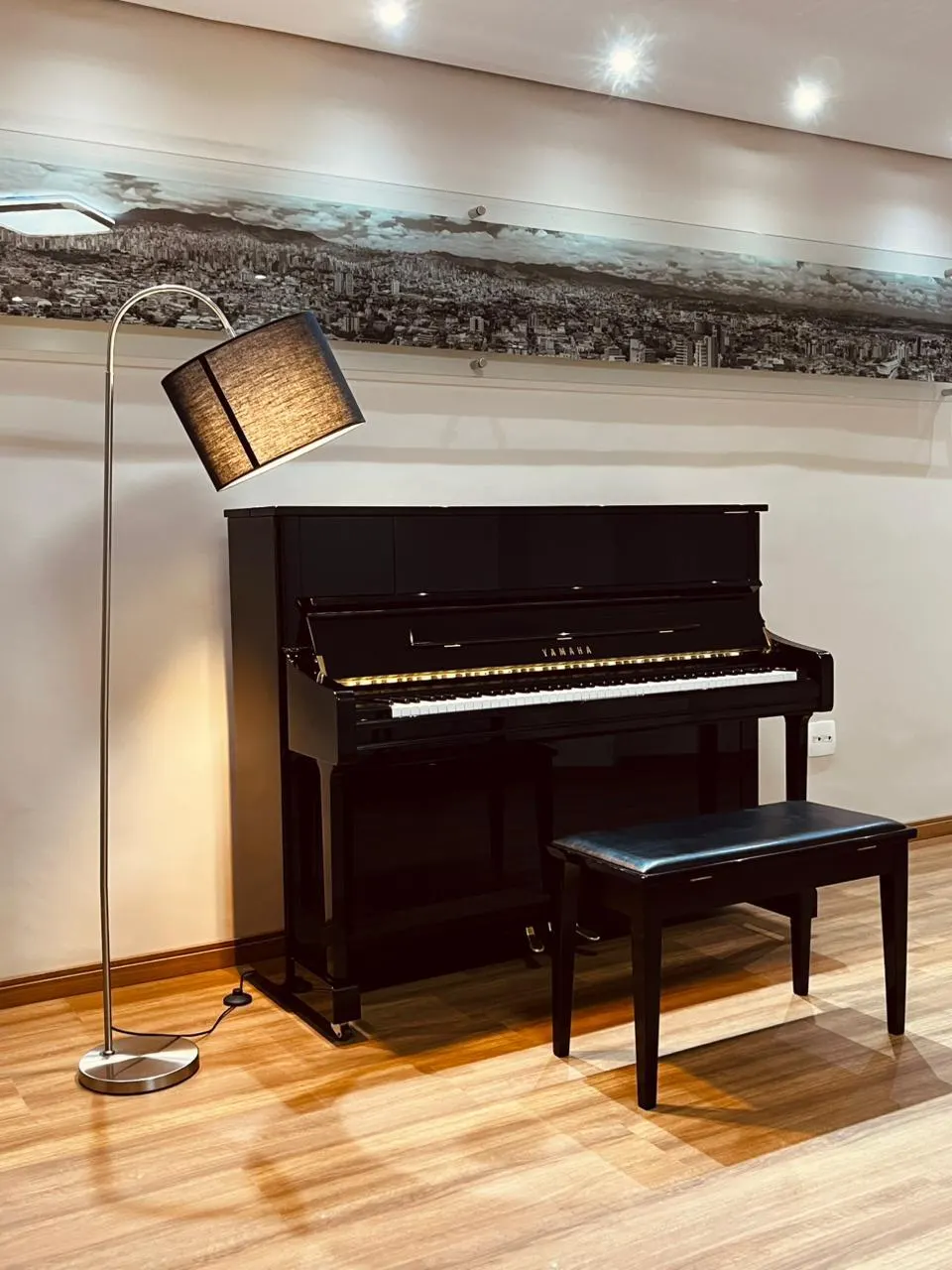 Sala de aula com piano Yamaha